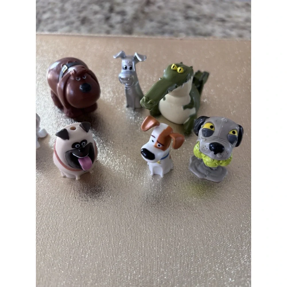 Secret Lives Of Pets Figures Toy Lot Seven Pieces.  3009‎